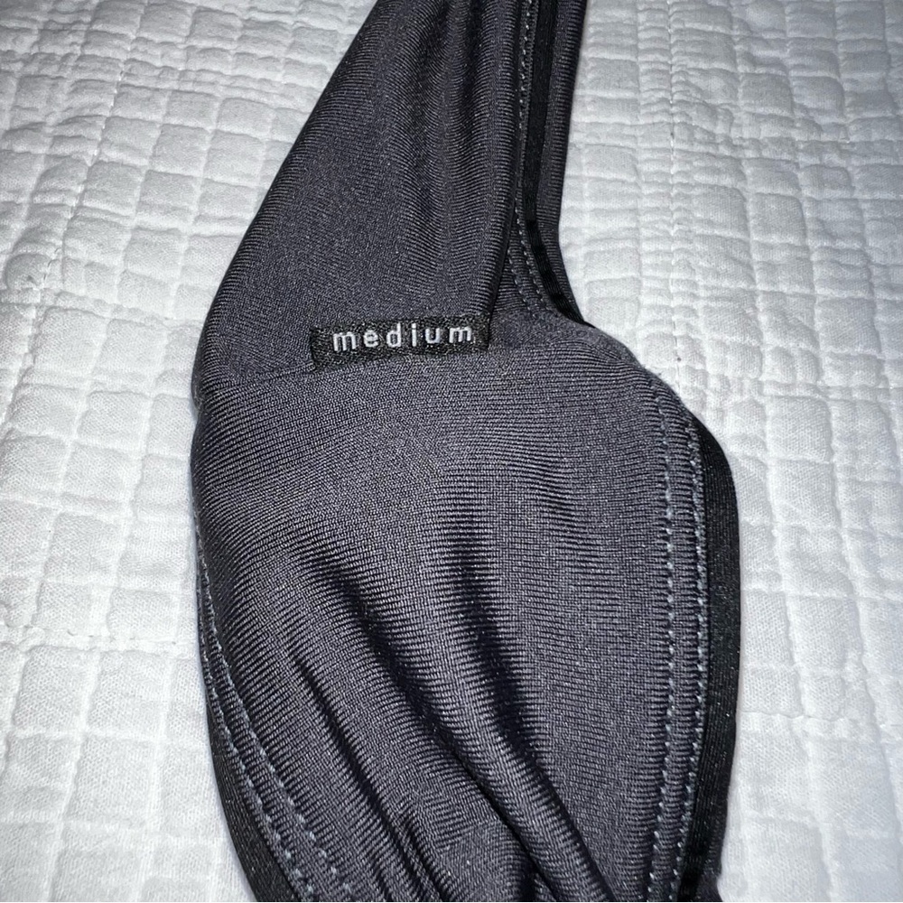 Flipbelt Dark Grey Running Belt Size Medium
Like new condition - Picture 4 of 4